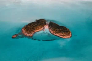 Hidden-IslandEscapesatIronOreBay