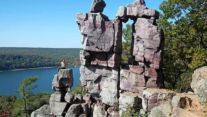 Hiking-Around-Devil’s-Lake (1)