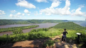 Hiking-Brady’s-Bluff-in-Perrot-State-Park